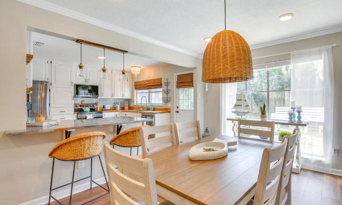 Fort Walton Beach Casa | 2 Mi to Shore Modern Retreat in Fort Walton Beach