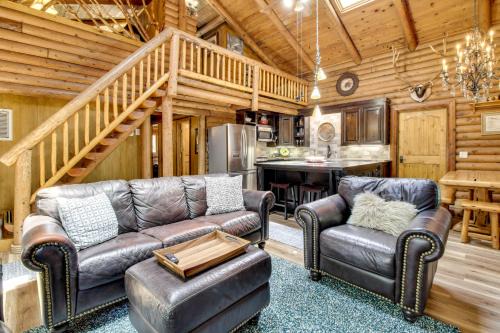 Show Low Casa | 2 Mi to Show Low Lake Log Cabin with Large Yard!
