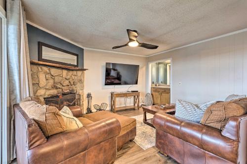 Banner Elk Apartamento | 2 Mi to Skiing Beech Mountain Resort Condo!