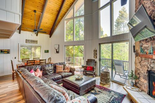 Lake Arrowhead Casa | 2 Mi to SkyPark at Santas Village Family Cabin