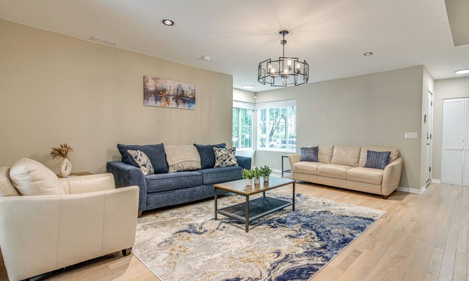 South Shore Casa | 2 Mi to South Shore Beach: Urban Retreat w/Yard