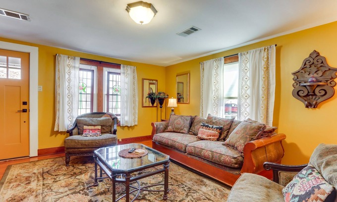Fayetteville Casa | Fayetteville Home w/ Patios Near Town & University