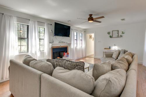 Long Beach Casa | 2 Mi to University and Long Beach Harbor Family Gem