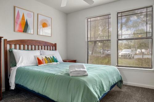 Bearss Plaza Apartamento | 2 MI to USF Pet Friendly & Budget Friendly