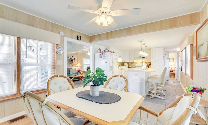 Venice Casa | 2 Mi to Venice Beach: Home w/ Pool Access