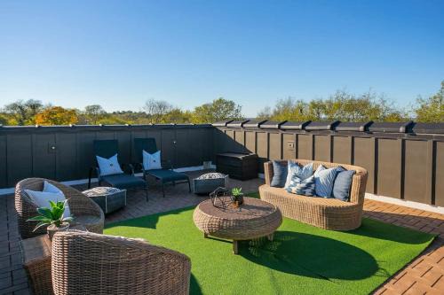 Hadley - Washington Casa | 2 Miles to Broadway w Rooftop Deck Grill & Garage