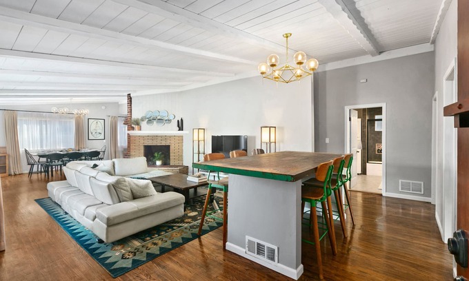 Stockton Casa | ~2 Miles to NASSCO, Naval Base, Gaslamp - 3/2 AC, WiFi, W&D, Yard, Free Parking