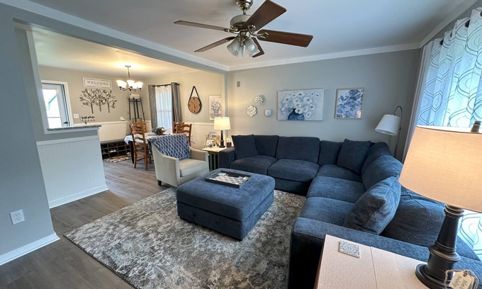 Loveland Casa | 2 min to Loveland,15 min to Kings Island-2 bed, patio, fenced yard,pet friendly