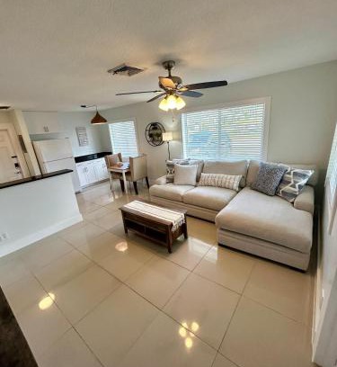 Lauderdale-by-the-Sea Apartamento | 2 min walk to beach with free parking at Lauderdale 17-1