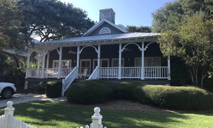 Kiawah Island Casa | 50 yardas a la playa y piscina; Tranquilo, espacioso y tranquilo 3 Bd / 3 Ba; Perfecto para familias