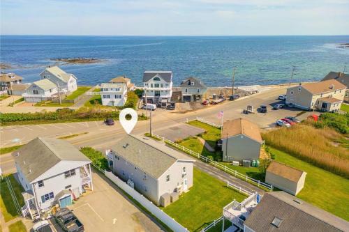 Ogunquit - Wells Casa | 2-Min Walk to Beach Large Deck with Outdoor Sofas