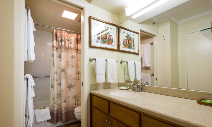 Diamond Head - Kapahulu - St. Louis Condominio | 2 min walk to the beach / Parking , Kitchen , Pool