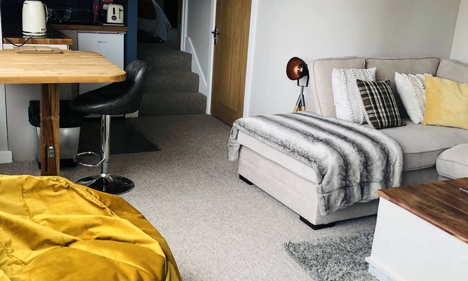 Alnmouth Apartamento | 2 Minute Walk to Beach with Private Parking and Pet Friendly