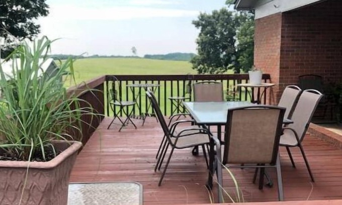 Hiddenite Cabaña | 2 minutes from the mine - Comfortable 3 bedroom house loaded with charm.