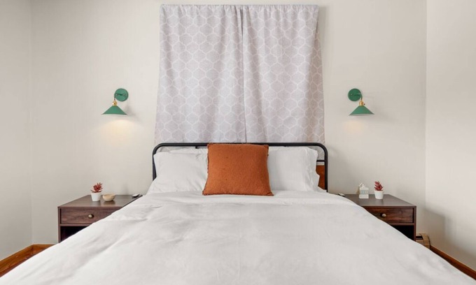 Lamoine Casa | 2 minutes to Lamoine State Park! Ocean View, Fire pit, & Games