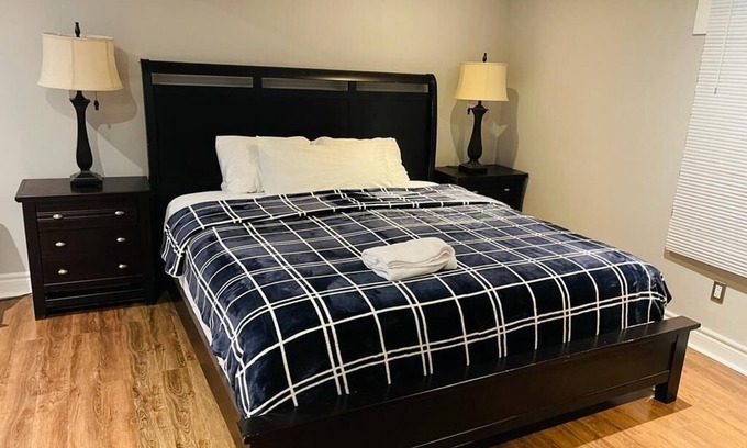 Westminster Apartamento | 2 minutes to the mall, home away from home, cool neighborhood parks, restaurant.
