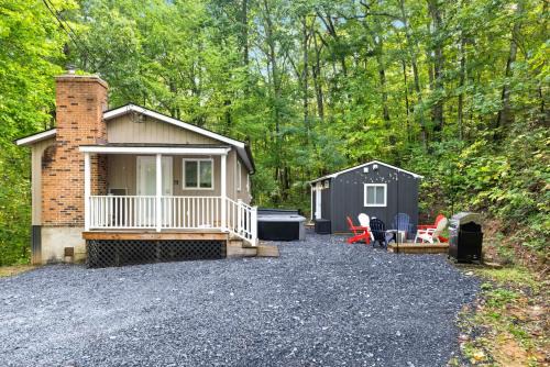 New Market Casa | 2 Modern Cabins Hot Tub, Fire Pit, Grill, & Wifi