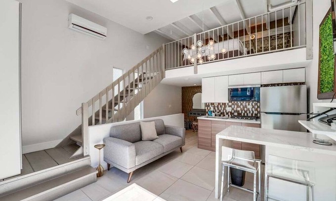 Little Italy Condominio | 2 Modern Units in Heart of Little Italy!