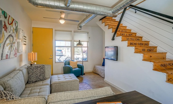 Downtown Albuquerque Condominio | # 2-Mount Condo · ¡Urbano! ¡Arte! Condominio 1bd1ba cerca del casco antiguo / aserradero