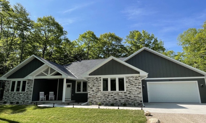 Egg Harbor Casa | 2 Neighboring Homes Sleep 24 - 8 Bedrooms and 10 Bathrooms