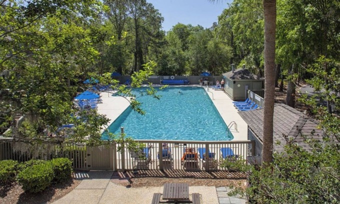 Hilton Head Complejo | 2 Ocean-Inspired 1BR with Pool, Kitchen, Balcony and Walkable to Sun & Smoothies