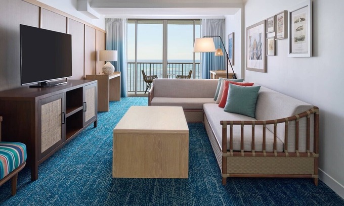 Waikiki Complejo | 2 Oceanfront Accommodations at OUTRIGGER Waikiki Beach Resort! W/ Outdoor Pool!