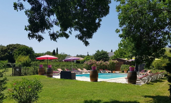 Montaud Cabaña | 2 personas casa de pie con piscina en el jardín