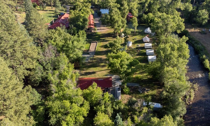 Canoncito Alquiler De RV | 2 Person Glamping tent with one King Bed @ Field Trip NM .