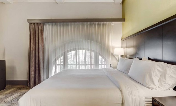 Downtown Baltimore Hotel | 2 Pet-Friendly Suites w/ Kitchen for Extended Stays – Central Location