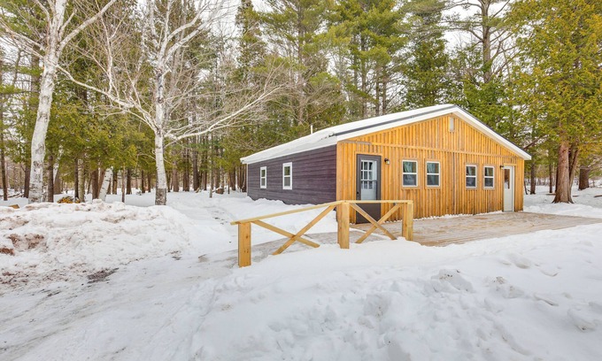 Laurium Cabina | 2 Ponds & Trail Access: Peaceful Cabin in Calumet!
