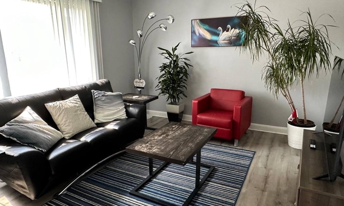 East Kildonan Casa | 2 Private Bedrooms in Winnipeg1