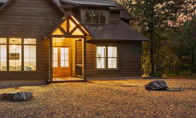 Broken Bow Cabina | 2 Private Heated Pools | Games | Sleeps 48!