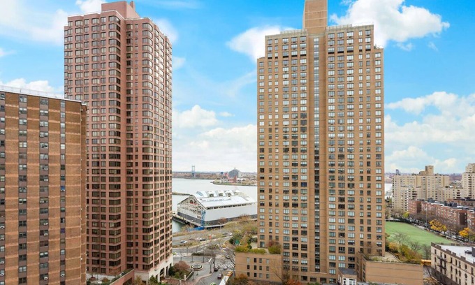 Upper East Side Hotel | 2 Relaxing NYC Rooms Ideal for Families & Sightseeing! Parking Onsite!