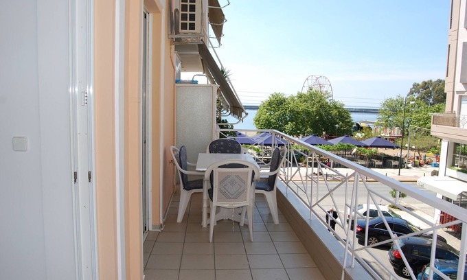 Kalamata Apartamento | APARTAMENTO DE 2 HABITACIONES FRENTE A LA PLAYA CON VISTA AL MAR