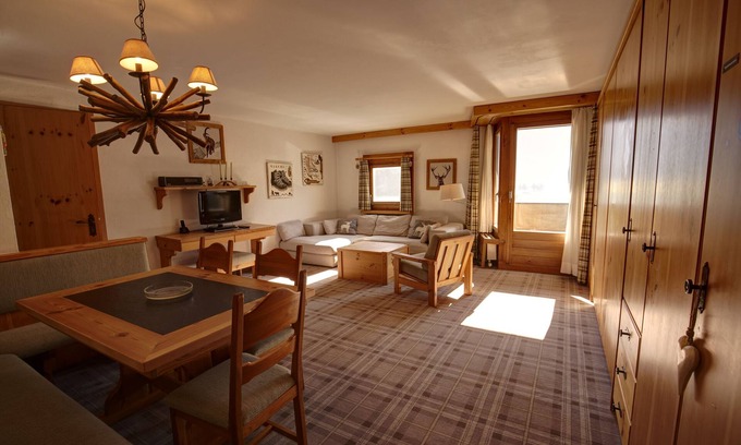 Silvaplana Apartamento | 2-room flat with lake view on the 1st floor