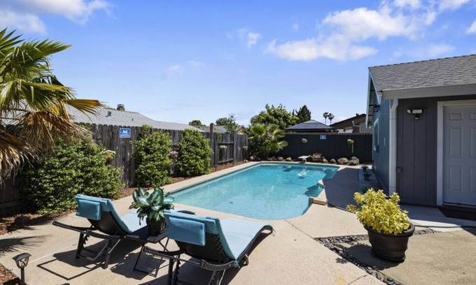 Sacramento Casa | #2 - Room in a beautiful house with pool