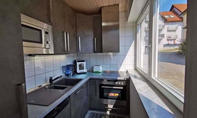 Busenbach Apartamento | 2 Room Kitchen 65"smart SAT-TV Prime Washer-Dryer Balcony Parking for 4+2 Guests