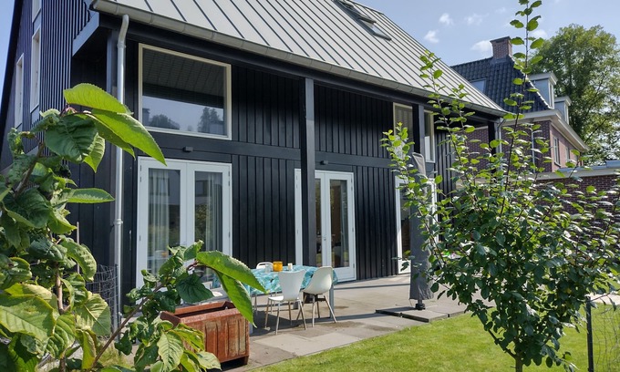 Slotervaart Apartamento | Estudio de 2 habitaciones con baño en villa urbana con estacionamiento privado gratuito