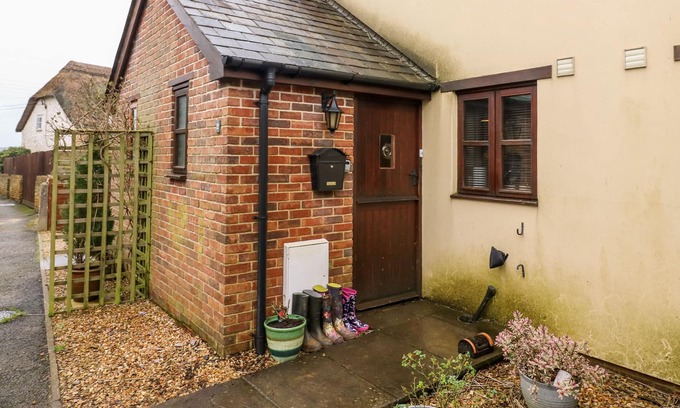 Haselbury Plucknett Cabaña | 2 Rose Cottages, PLATO DE HASELBURY