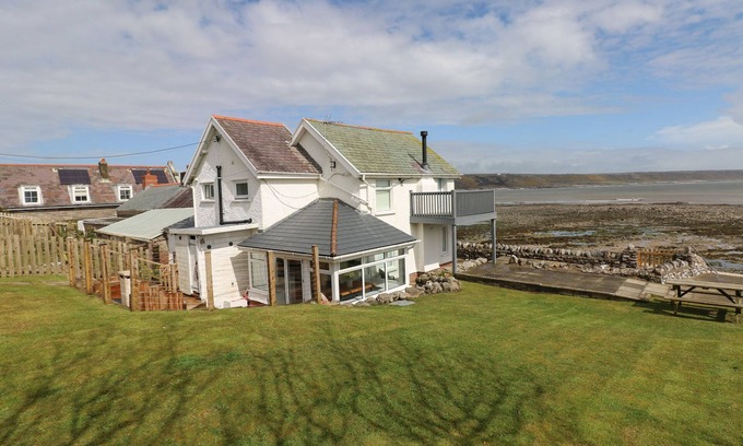 Horton Cabaña | 2 SALT COTTAGE, pet friendly, character holiday cottage in Port Eynon