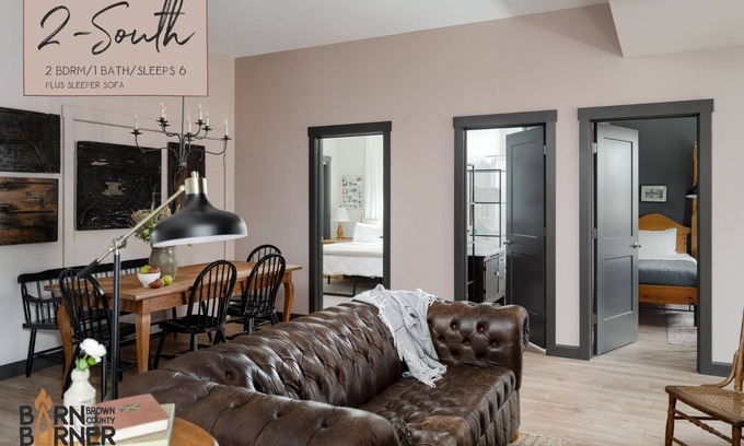 Nashville Apartamento | 2-South: Cozy 2BR in Downtown Nashville, IN w/ Rooftop Patio