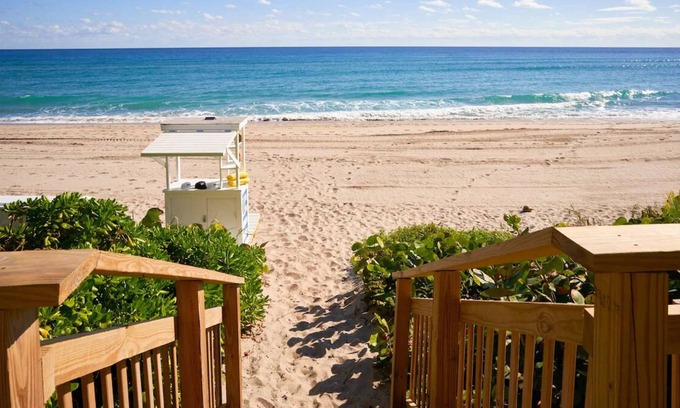 Hillsboro Beach Casa | 2 Spacious and Modern Units! Pets Allowed, Parking, Pool! Close to Mizner Park!