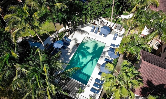 Plantation Complejo | 2 Spacious Suites w/ Kitchens, Free Breakfast, Outdoor Pool!