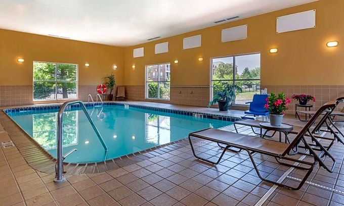 Urbana Hotel | Hotel de 3 estrellas ∙ Comfort Suites Urbana Champaign, University Area