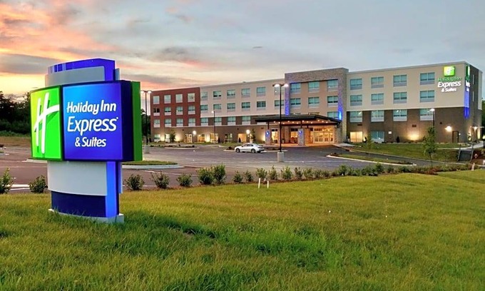 Umstead Hotel | Hotel de 3 estrellas ∙ Holiday Inn Express & Suites Raleigh Airport - Brier Creek, an IHG Hotel