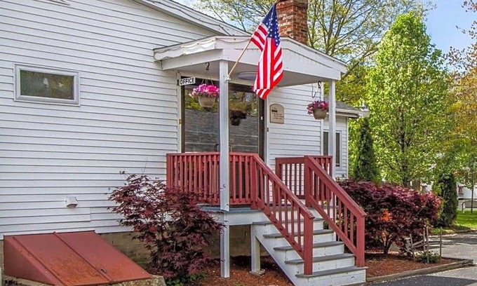 Brunswick Hotel | Hotel de 2 estrellas ∙ Rodeway Inn & Suites Brunswick near Hwy 1