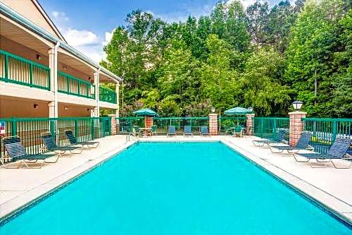 Peachtree City Hotel | Hotel de 2 estrellas ∙ Days Inn & Suites by Wyndham Peachtree City