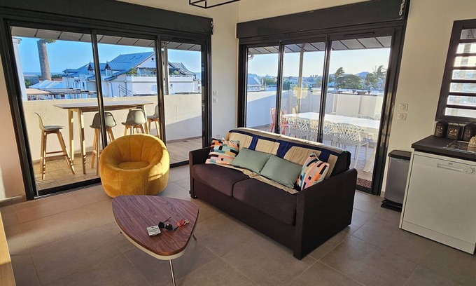 Centre-Ville Apartamento | 2 steps from the lagoon (St Pierre) magnificent T3 with huge terrace and rare parking space