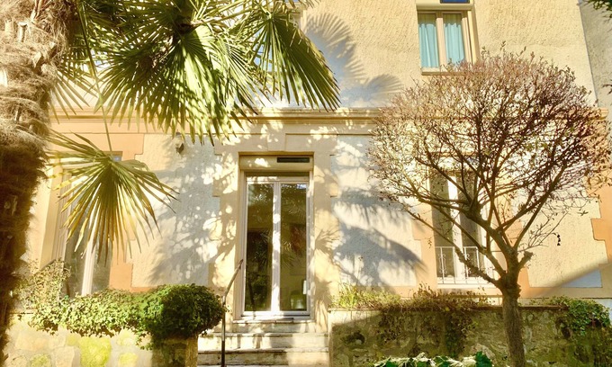 Bergerac Casa | 2 Storey House with garden, central Bergerac, spacious and bright. Parking privé