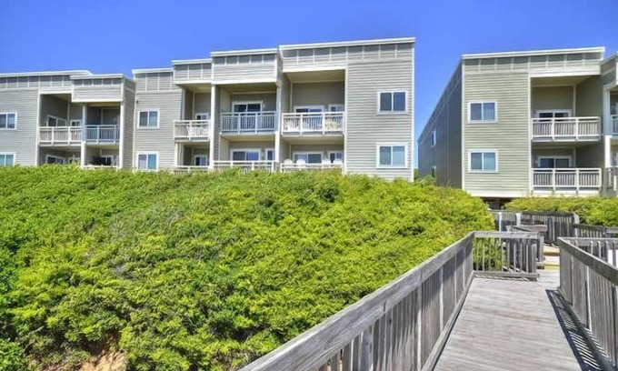 Caswell Beach Condominio | 2 Story, 2 Bedroom/2Bath Oceanfront Condo with POOL-Sleeps 7
